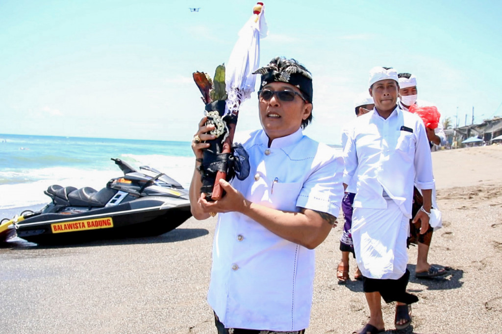 Karya Ngenteg Linggih Padudusan Agung di Pura Desa Adat Pelaga, Bupati Giri Prasta Melasti ke Segara Batu Bolong Canggu